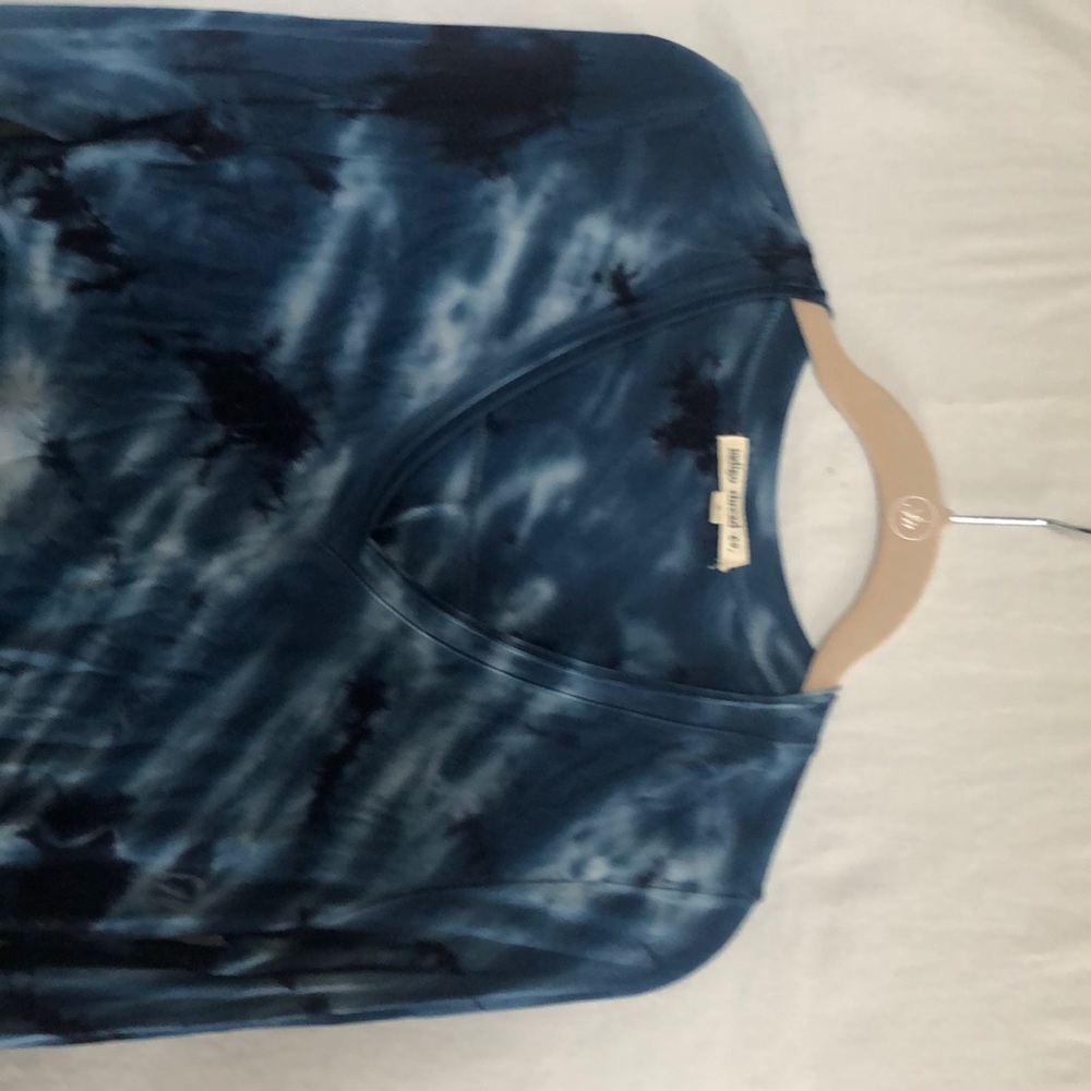 Top - Picture 2 of 3